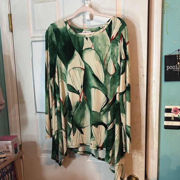 Size Large Elegant Green Leaf Print Women's Tunic - Picture 1 of 4